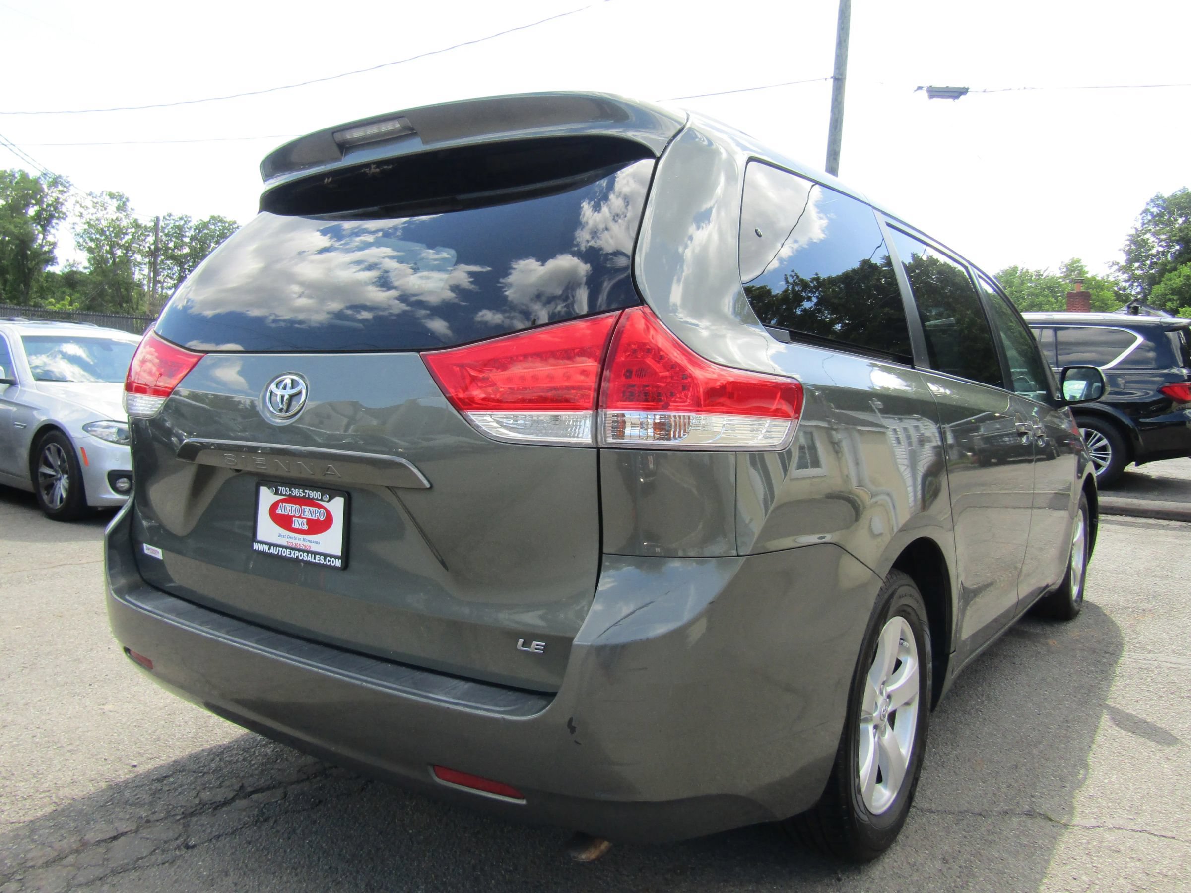 Used 2013 Toyota Sienna LE w/ Towing Pkg FWD image 8