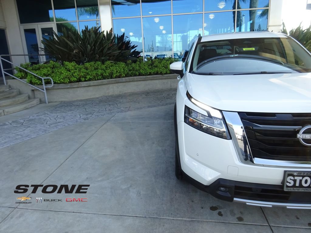Used 2024 Nissan Pathfinder SL image 32