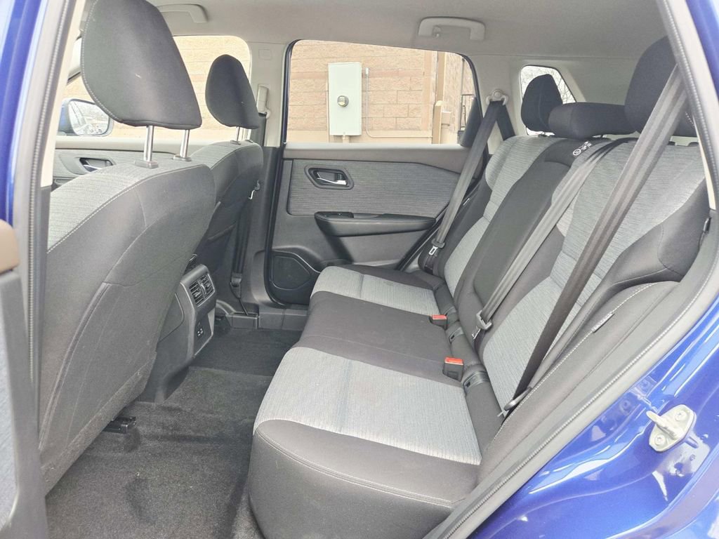 Used 2023 Nissan Rogue SV image 12