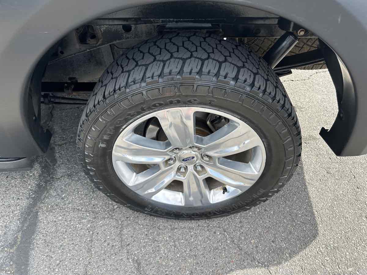 Used 2017 Ford F150 Platinum w/ Equipment Group 701A Luxury image 9