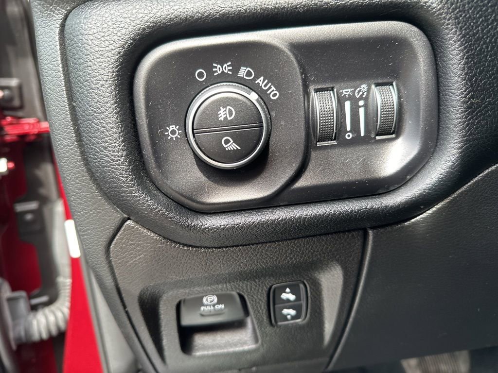 Used 2022 RAM 1500 Laramie w/ Sport Appearance Package AWD/4WD image 18