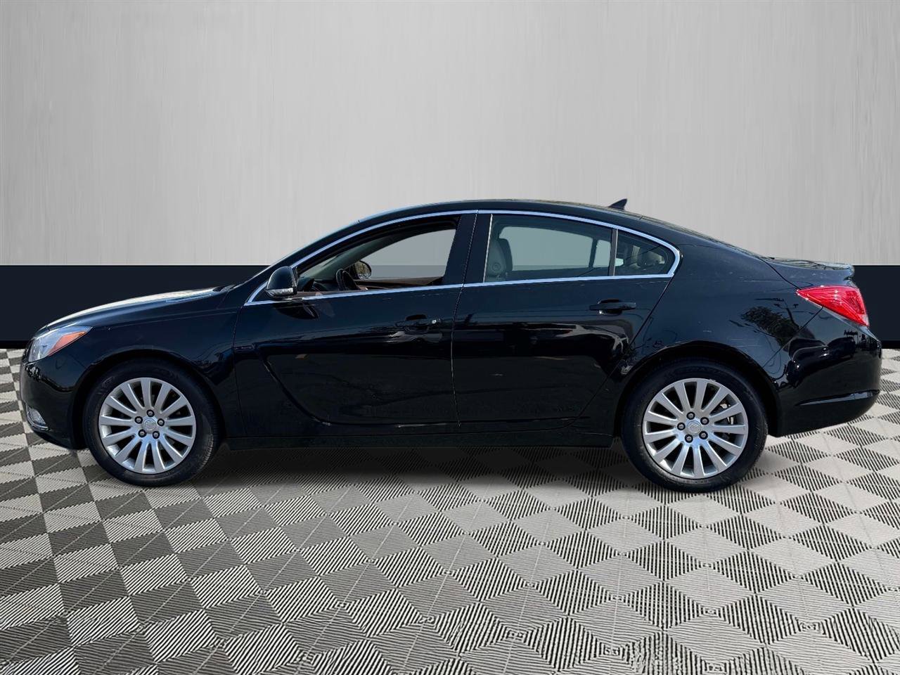 Used 2012 Buick Regal Leather FWD image 3