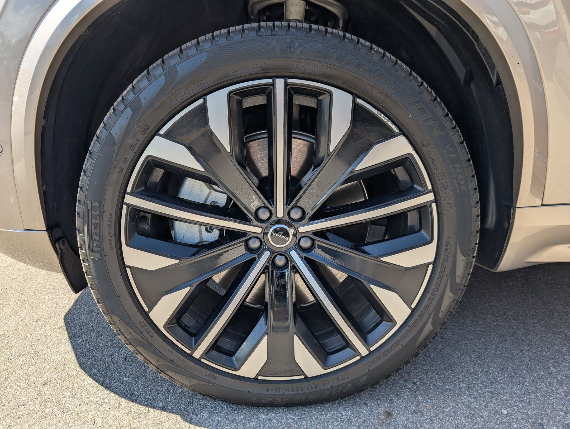 Used 2025 Volvo XC90 T8 Plus AWD/4WD image 11