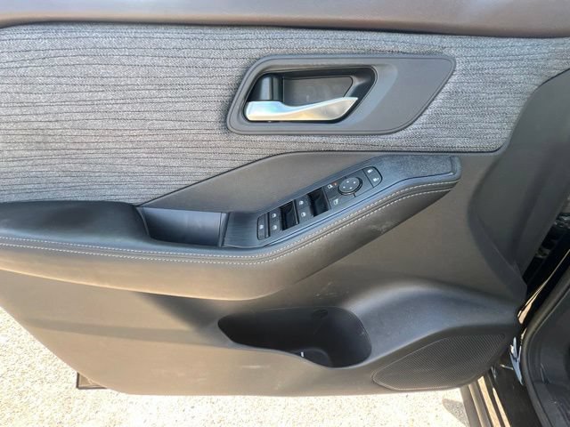 Used 2023 Nissan Rogue SV FWD image 27