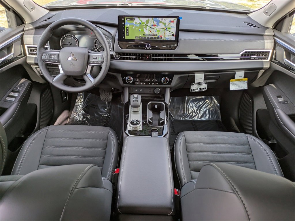 New 2025 Mitsubishi Outlander SE image 16