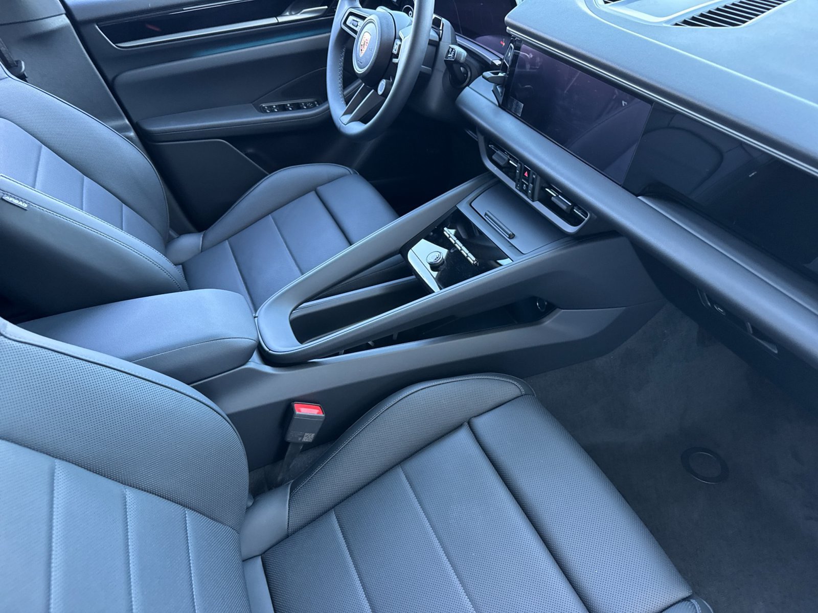 New 2026 Porsche Macan 4 Electric AWD/4WD image 24