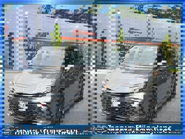 Used 2025 Toyota Camry SE image 4