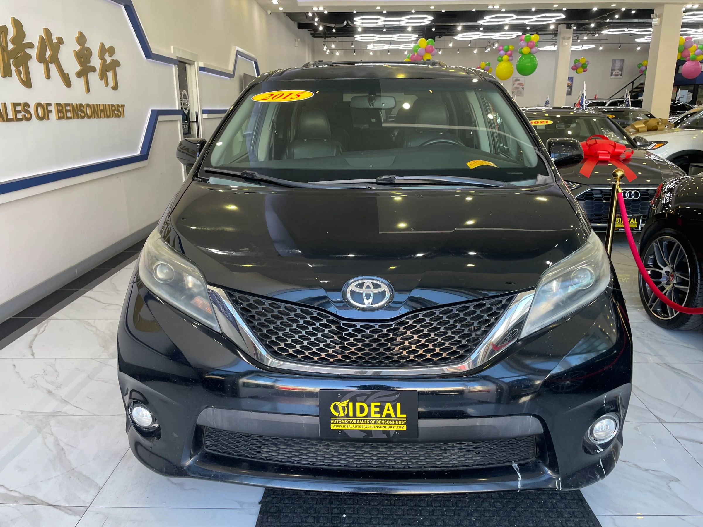 Used 2015 Toyota Sienna SE Premium image 2