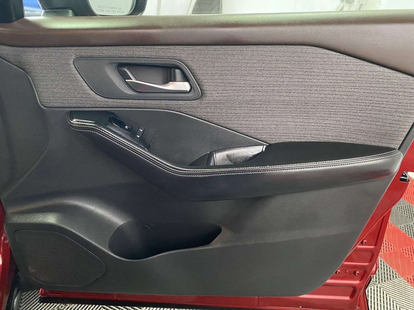 Used 2022 Nissan Rogue SV FWD image 7