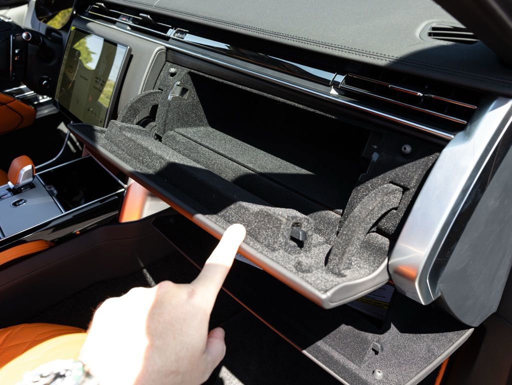 Used 2025 Land Rover Range Rover SE AWD/4WD image 68