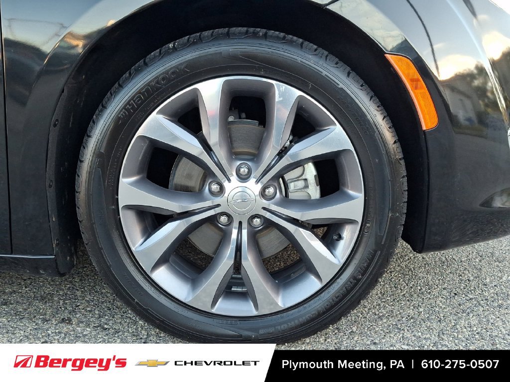 Used 2018 Chrysler Pacifica Limited FWD image 10