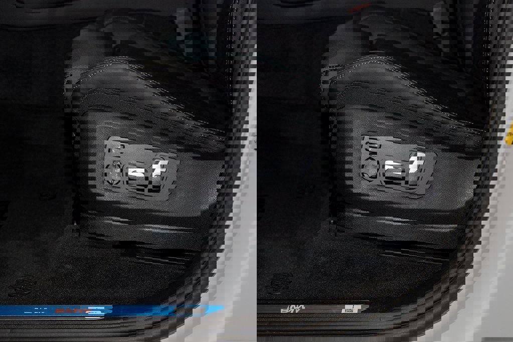 New 2026 BMW X5 xDrive50e w/ Premium Package image 16