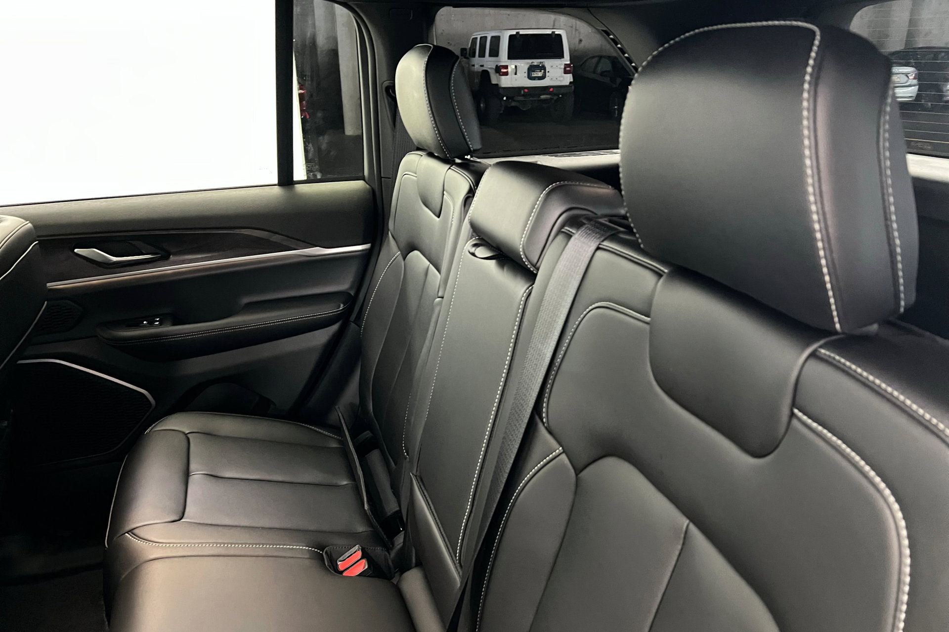 New 2025 Jeep Grand Cherokee Limited w/ Black Appearance Package AWD/4WD image 20
