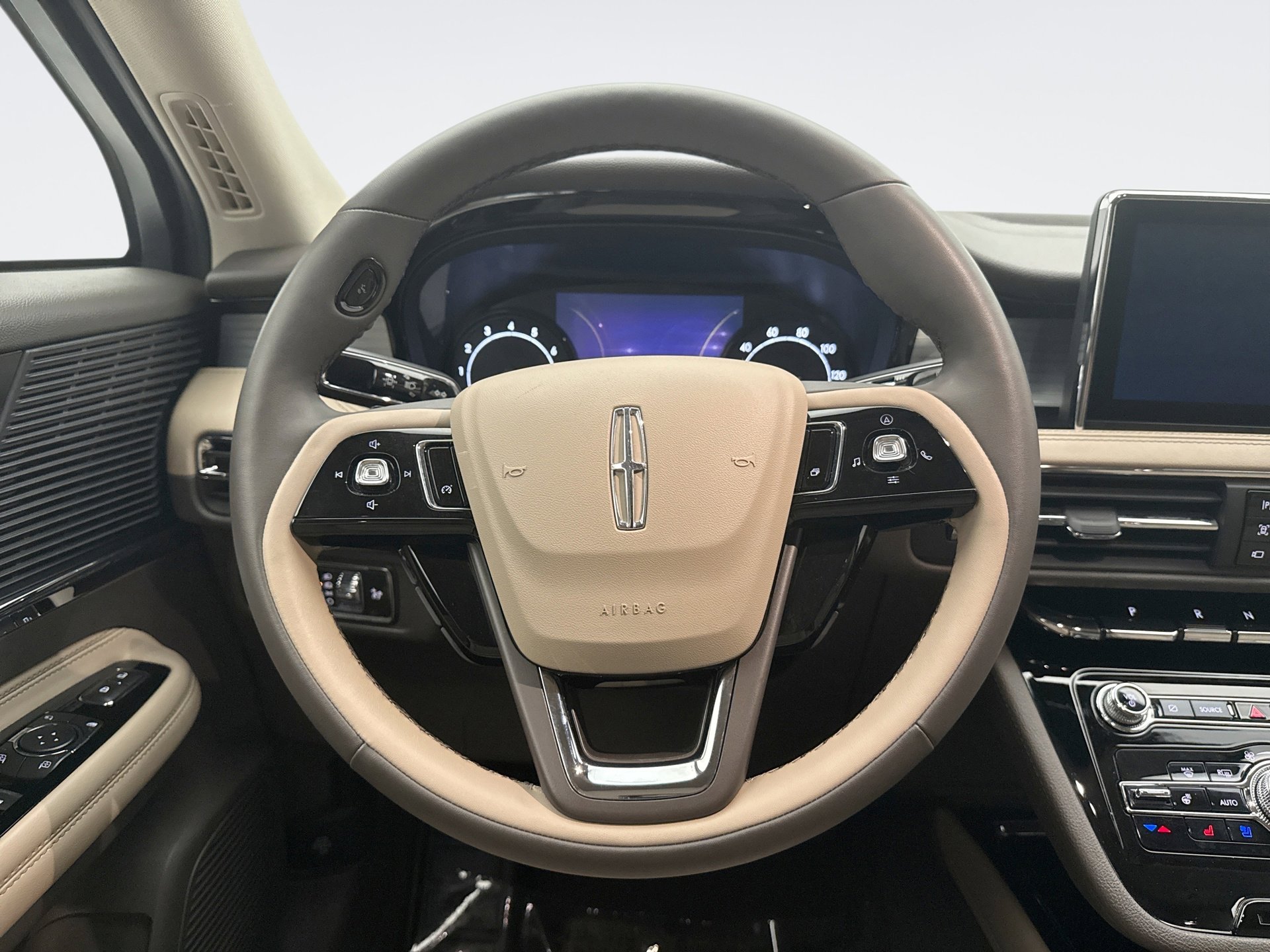 Used 2022 Lincoln Corsair AWD w/ Equipment Group 101A image 12