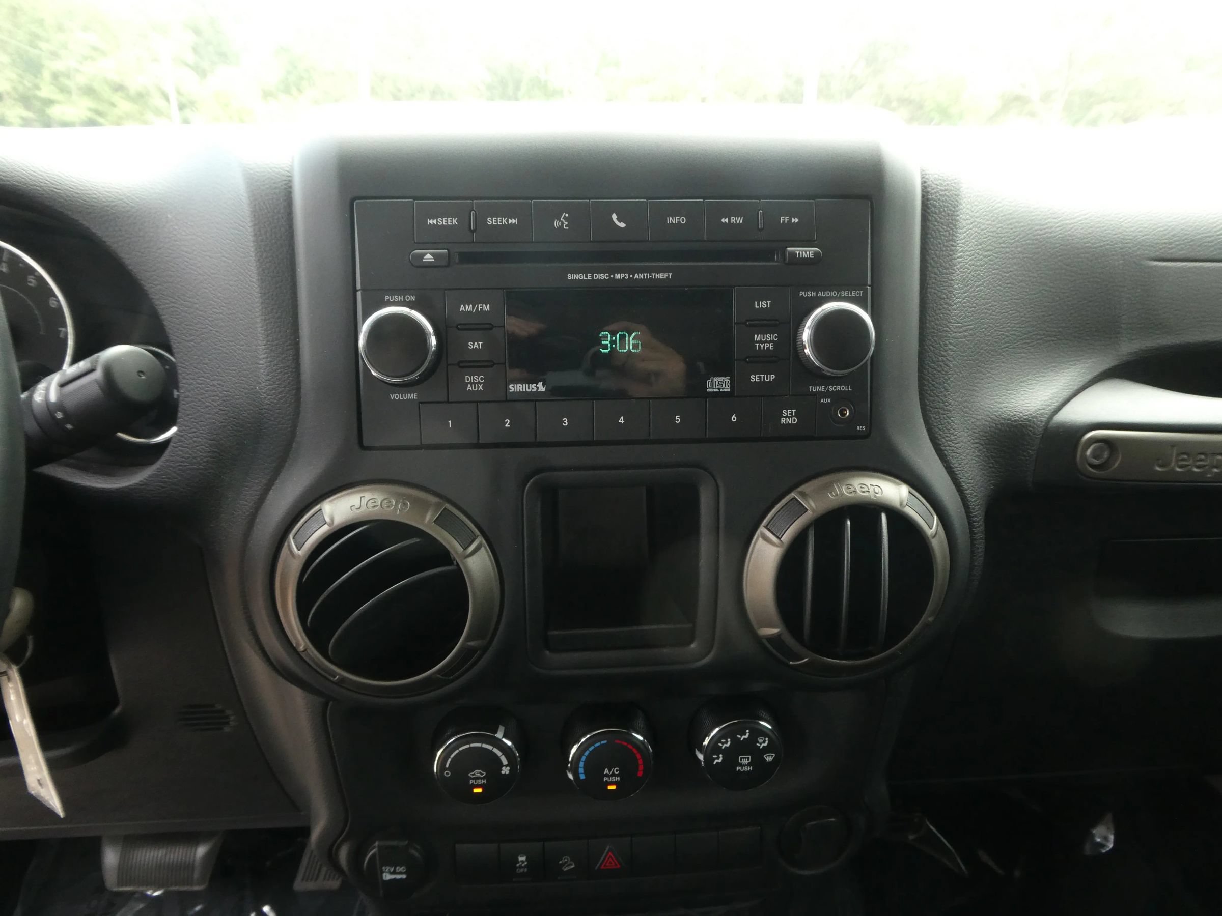 Used 2018 Jeep Wrangler Sport AWD/4WD image 19
