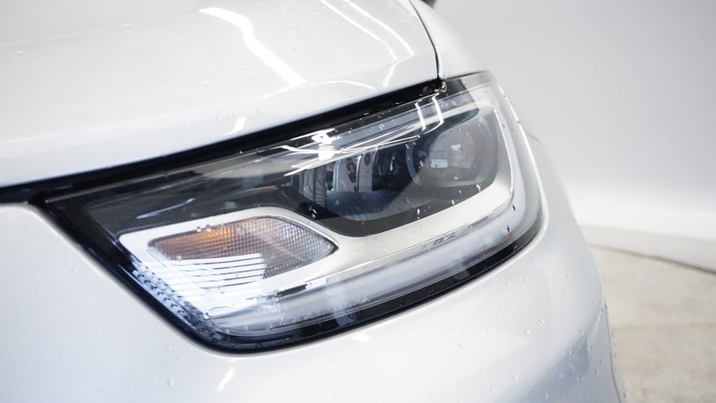Used 2024 Chrysler Pacifica Limited AWD/4WD image 9