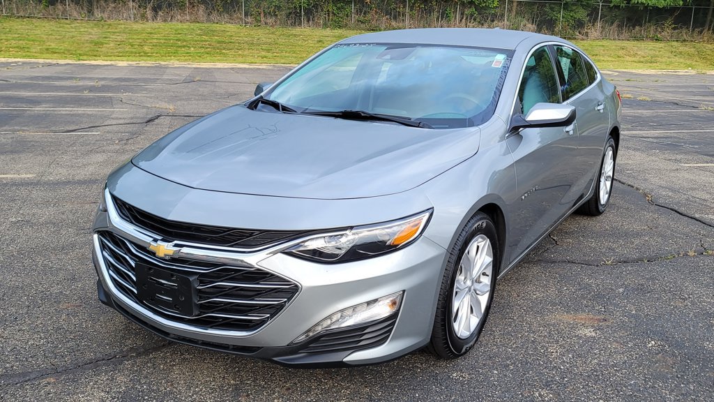 Used 2025 Chevrolet Malibu LT FWD image 3