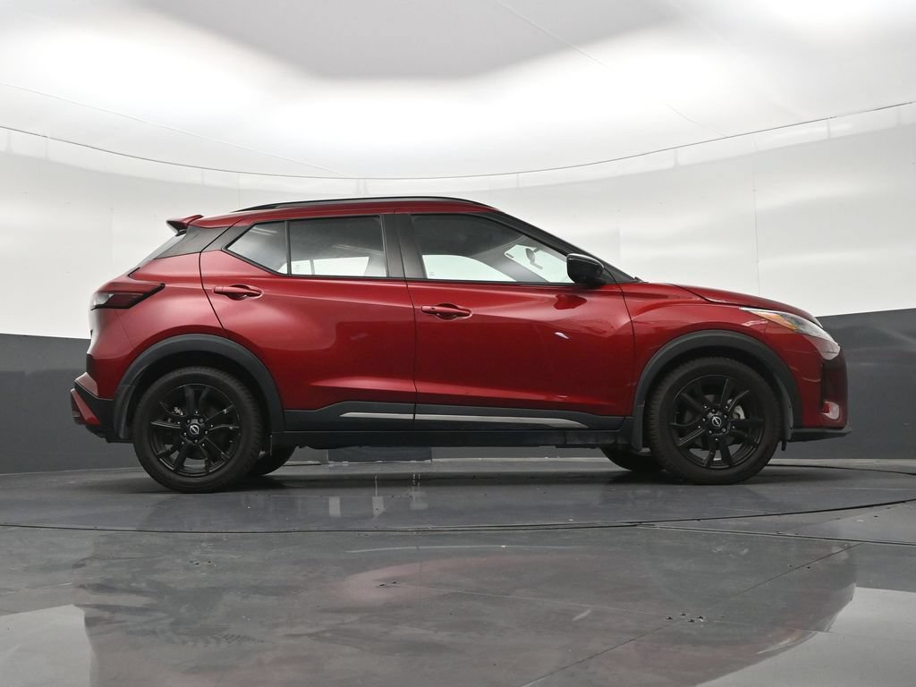 Used 2023 Nissan Kicks SR w/ SR Premium Package FWD image 28