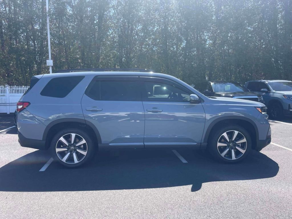 Certified 2024 Honda Pilot Touring image 4