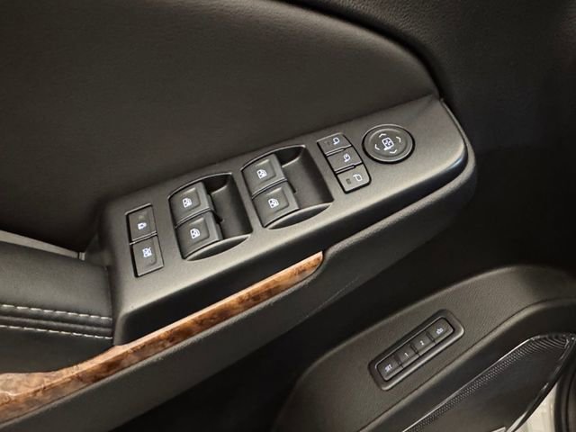 Used 2018 Chevrolet Tahoe Premier w/ RST Edition image 5