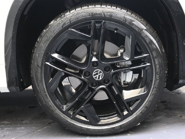 Used 2026 Volkswagen Tiguan SE R-Line AWD/4WD image 10