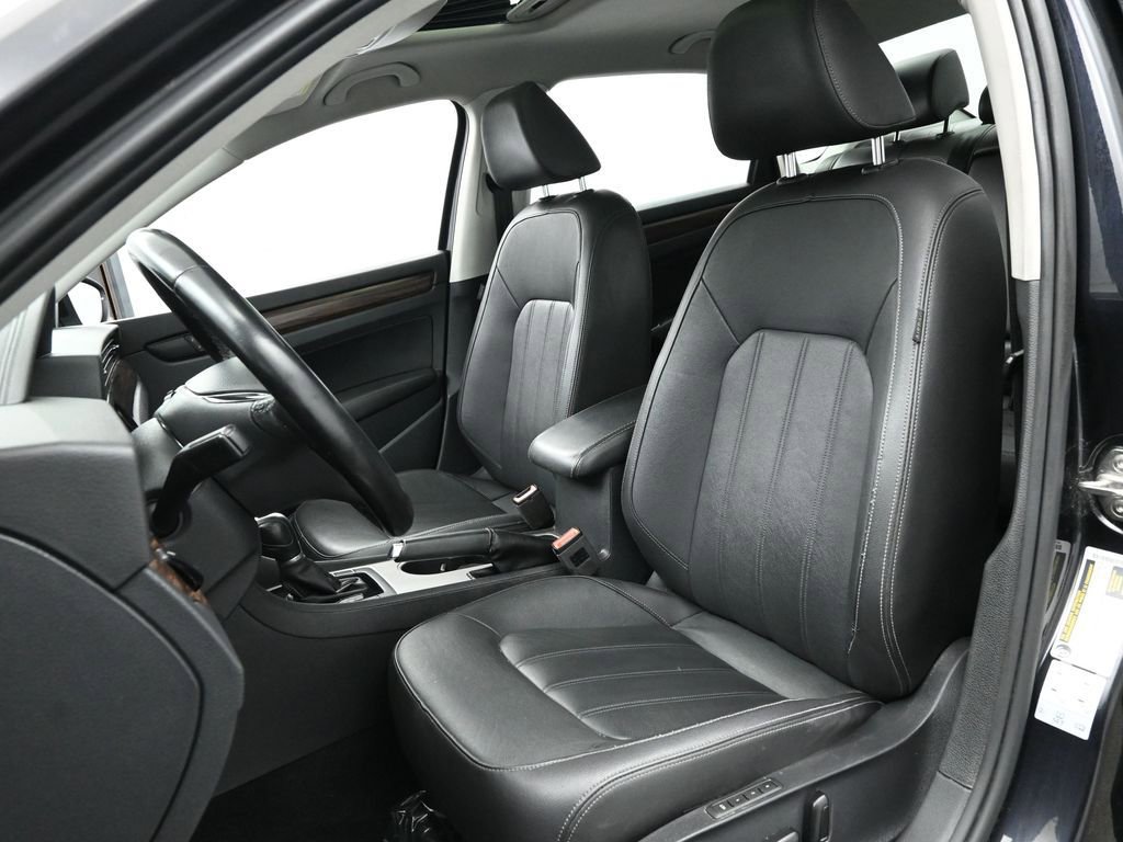 Used 2020 Volkswagen Passat 2.0T SEL image 12