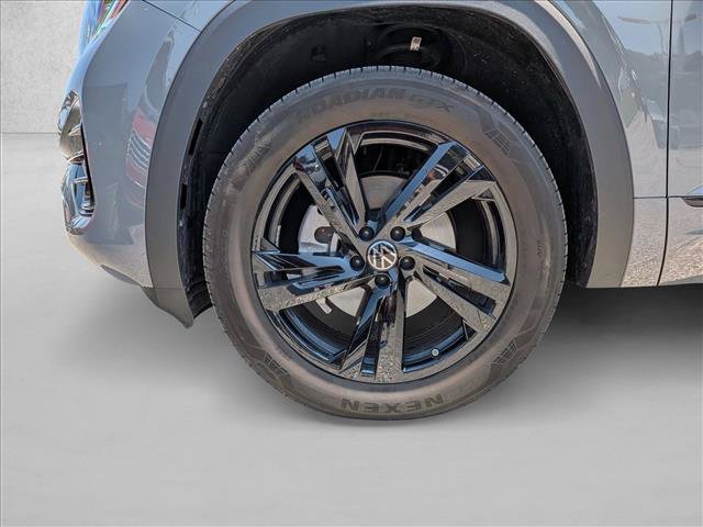 Used 2025 Volkswagen Atlas Cross Sport SEL R-Line AWD/4WD image 17
