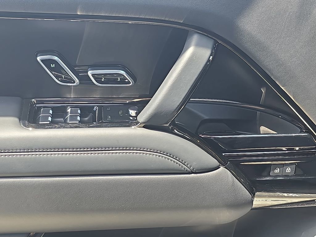 Certified 2023 Land Rover Range Rover SV AWD/4WD image 33
