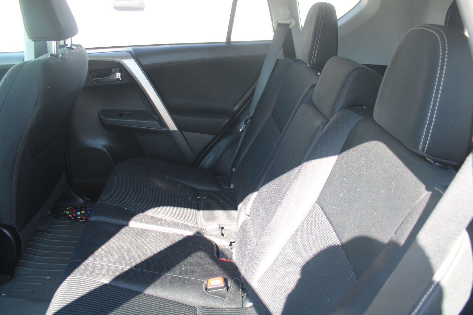 Used 2015 Toyota RAV4 XLE AWD/4WD image 7