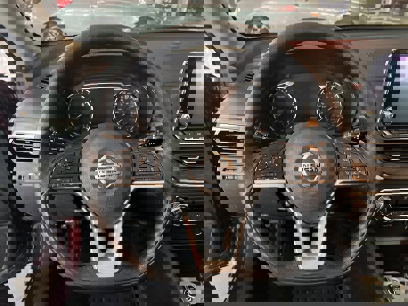 Used 2025 Nissan Altima 2.5 SV image 14