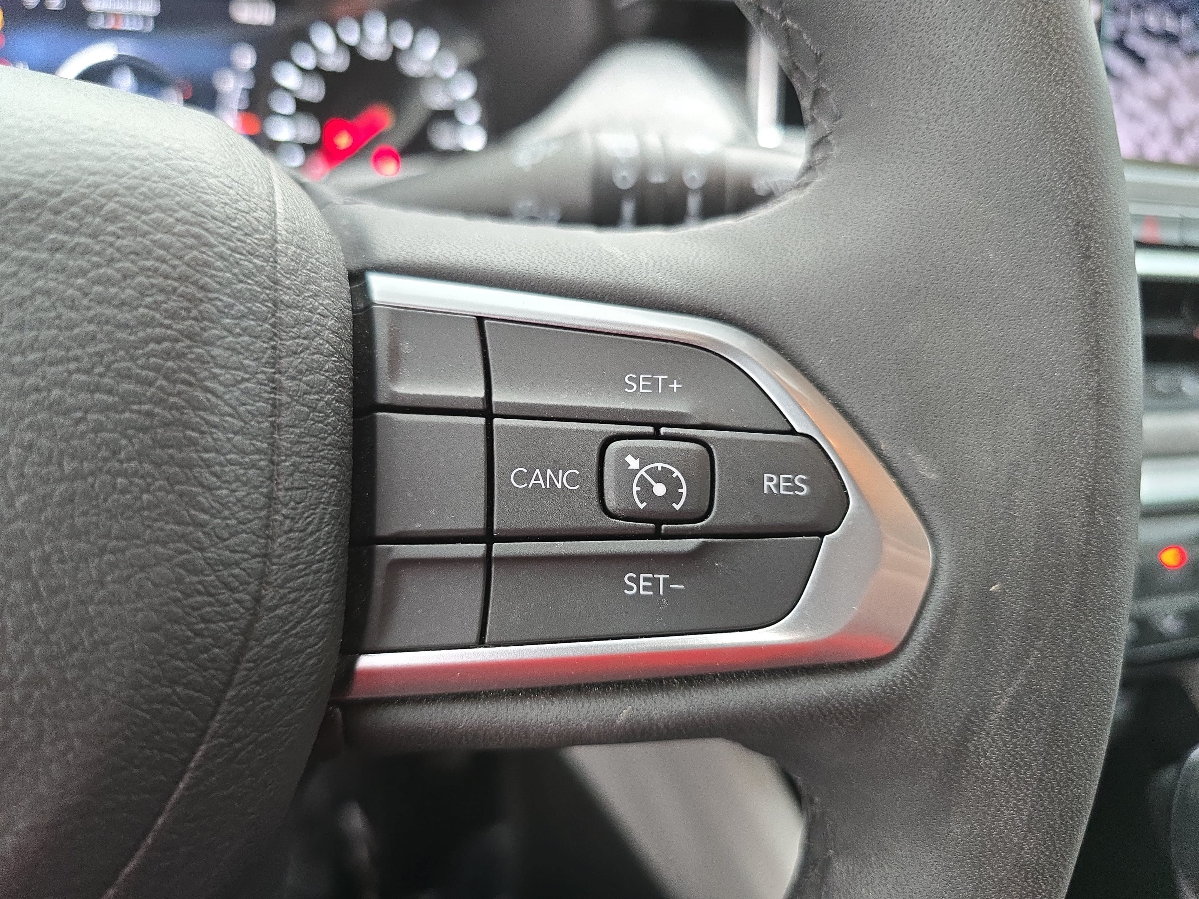Used 2024 Jeep Compass Latitude w/ Convenience Group AWD/4WD image 18