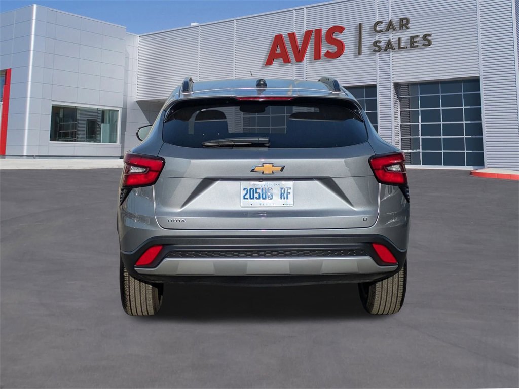 Used 2025 Chevrolet Trax LT w/ LT Convenience Package image 6
