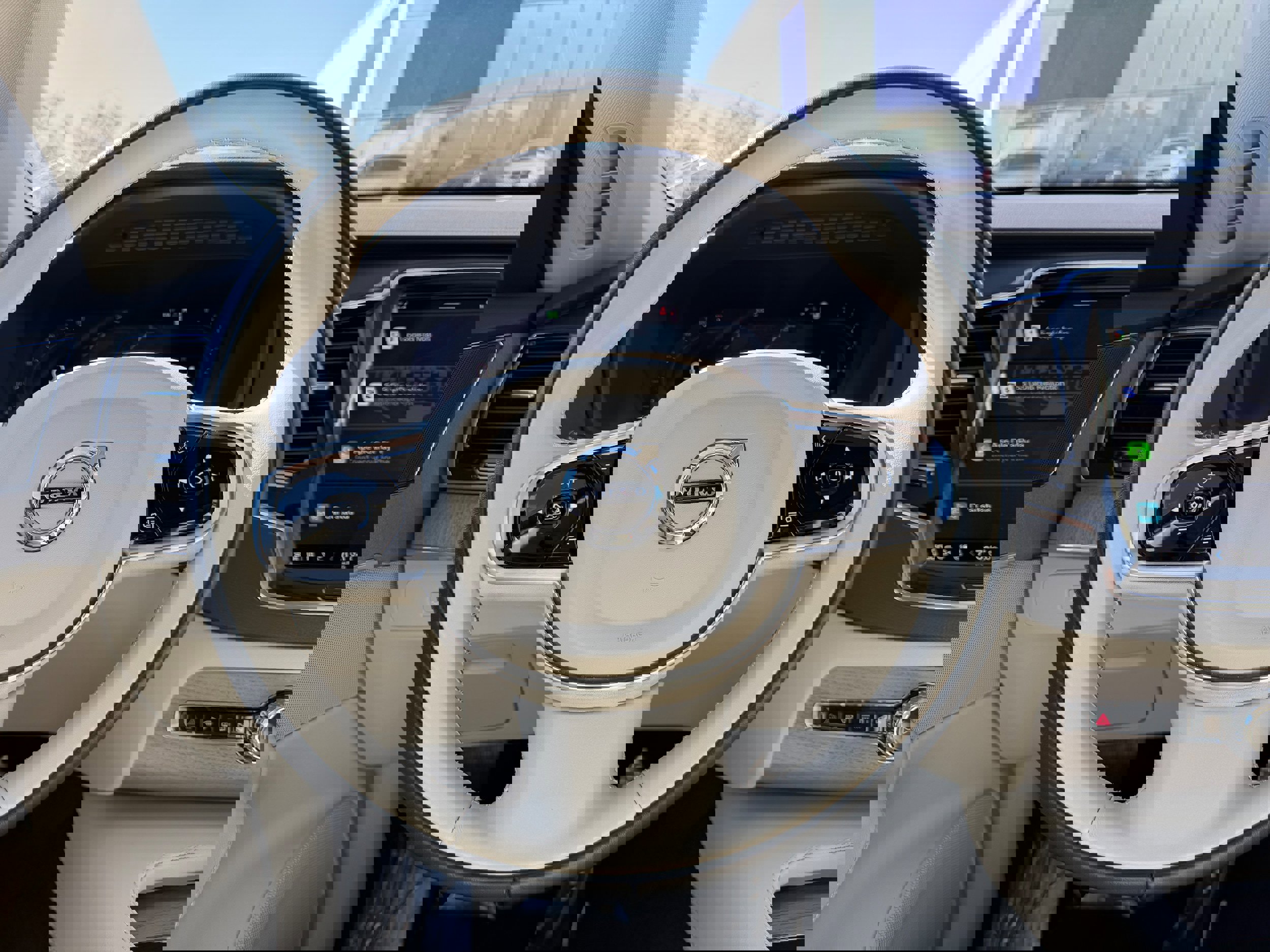 Certified 2024 Volvo XC90 B6 Plus w/ Protection Package Premier image 17