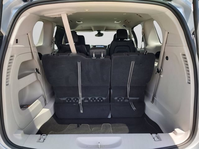 Used 2024 Chrysler Pacifica Touring-L FWD image 13