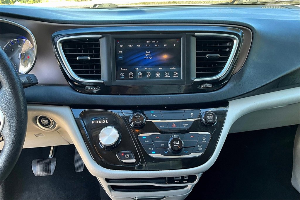 Used 2019 Chrysler Pacifica L image 21