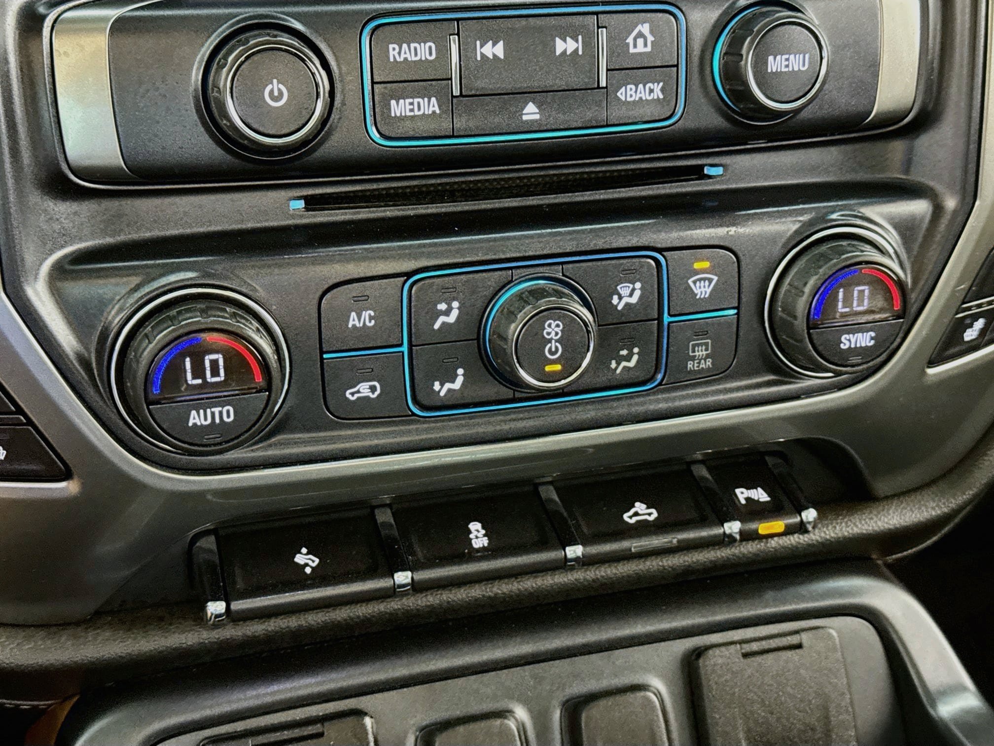 Used 2018 Chevrolet Silverado 1500 LTZ w/ Sport Package AWD/4WD image 19