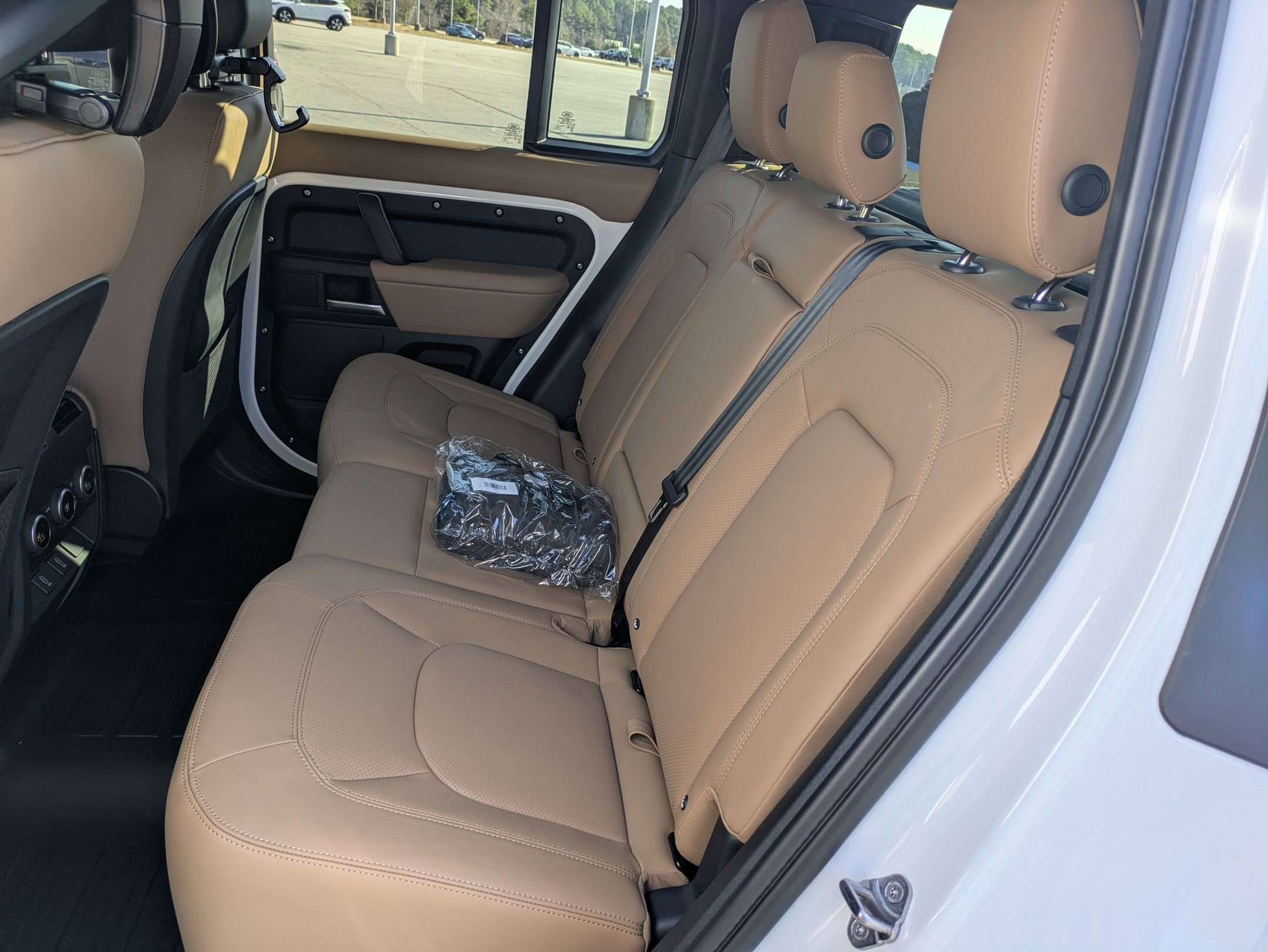 New 2026 Land Rover Defender 110 X-Dynamic SE image 27