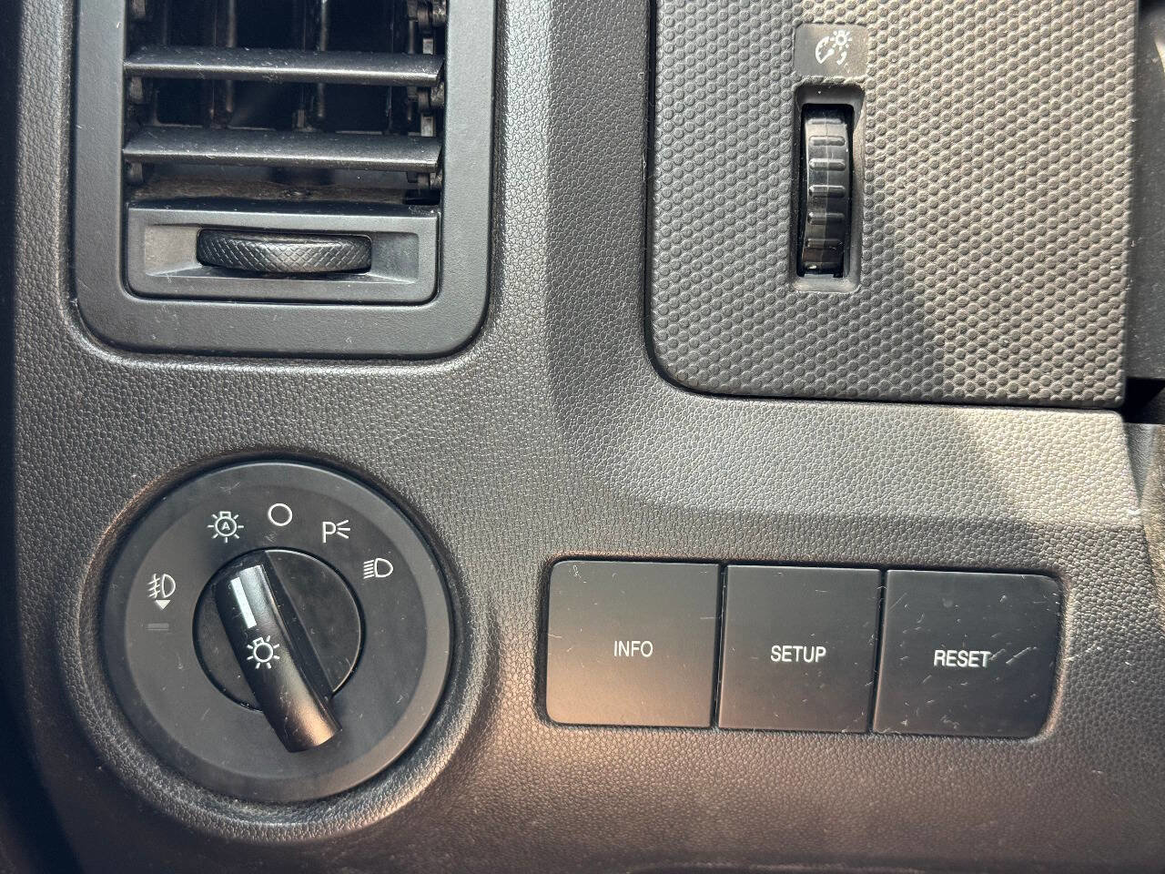 Used 2011 Ford Escape XLT image 17