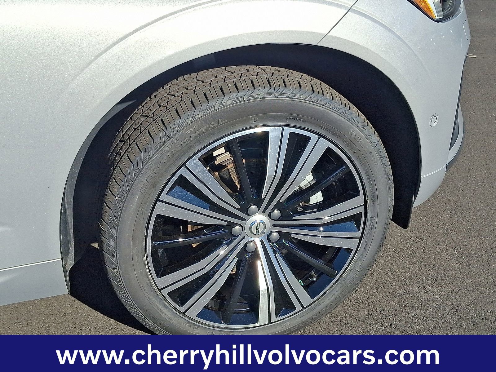 Certified 2023 Volvo XC60 B5 Plus w/ Climate Package image 8