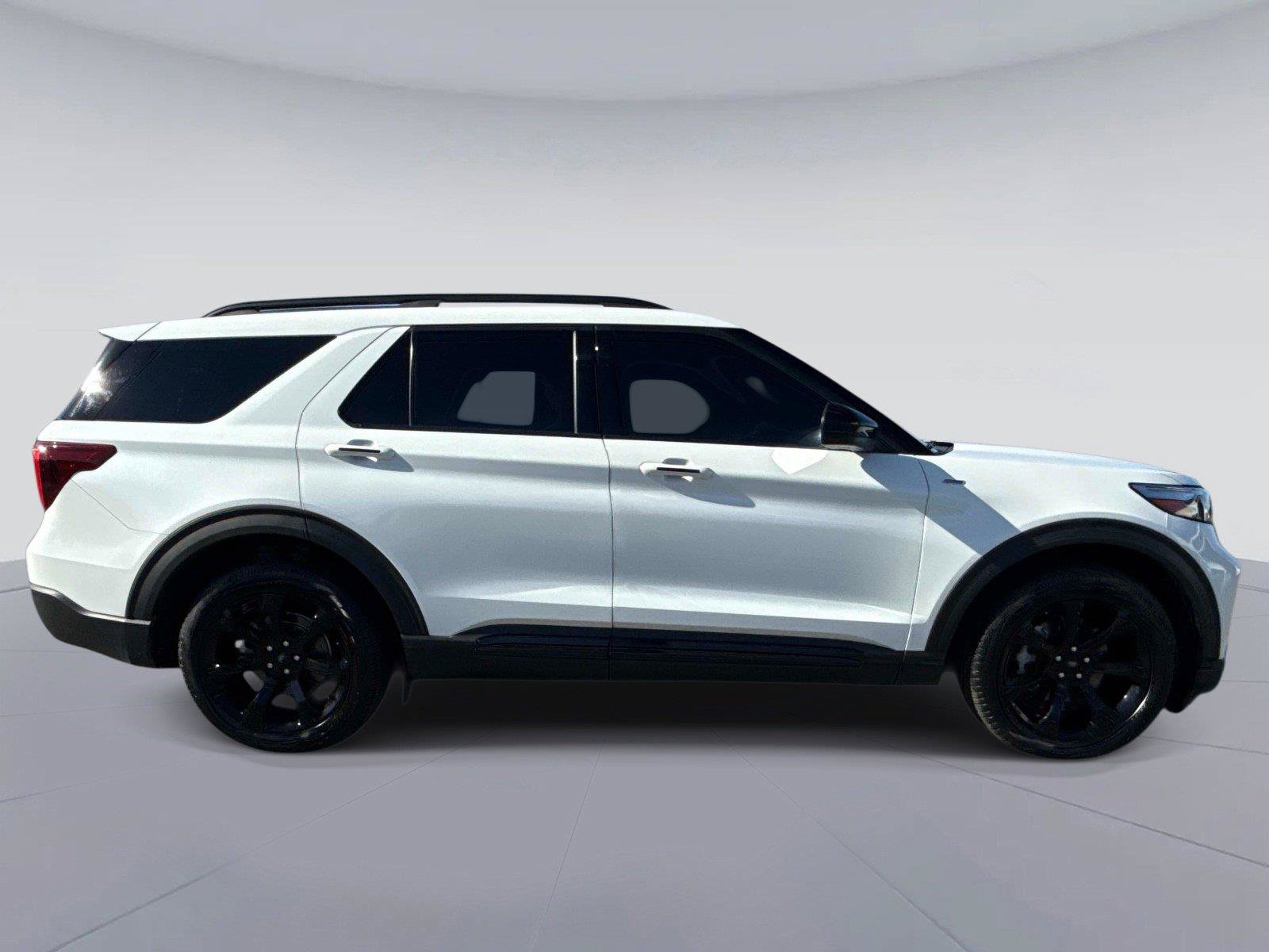 Used 2024 Ford Explorer ST-Line w/ Class IV Trailer Tow Package RWD image 2