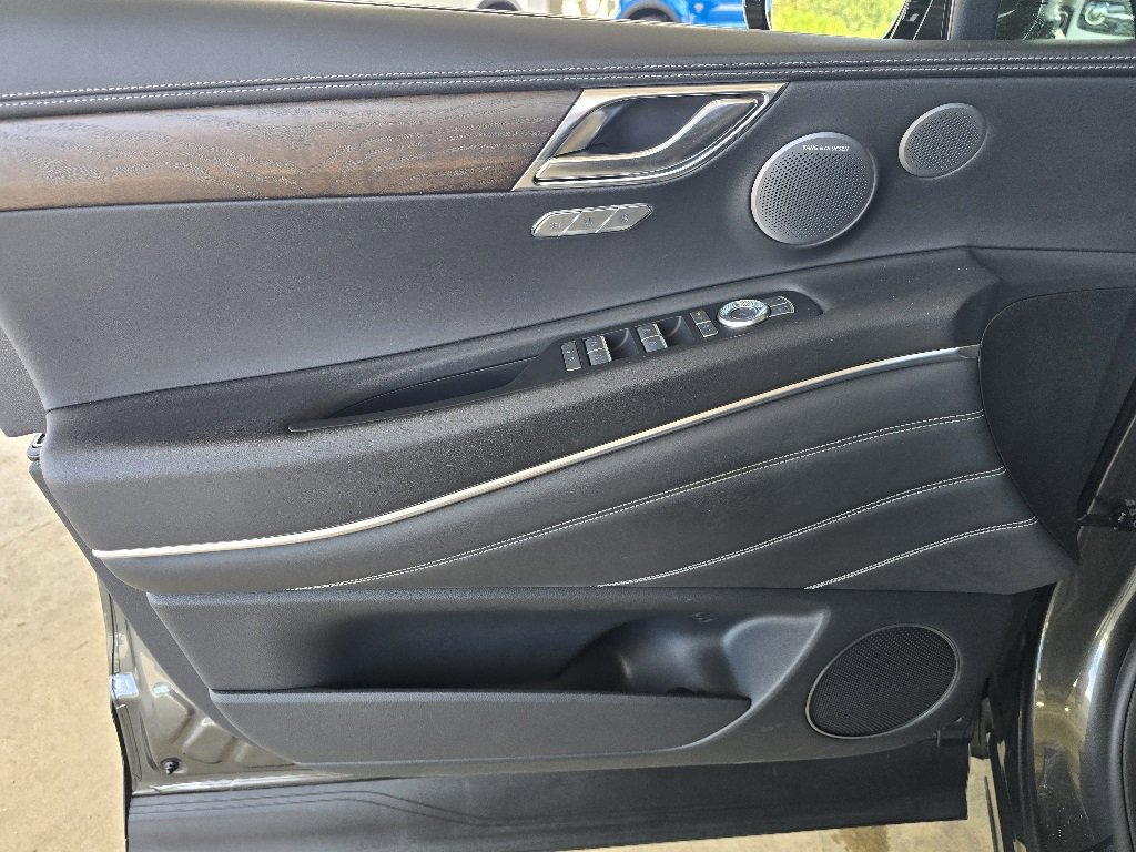 Used 2025 Genesis GV80 2.5T Prestige image 9