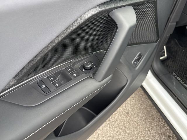 New 2026 Volkswagen Tiguan SE R-Line image 17