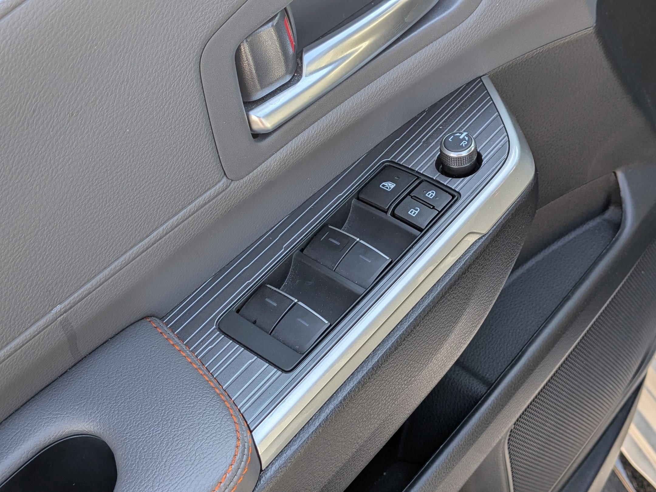 Used 2024 Toyota Sienna XSE w/ XSE Plus Package image 15