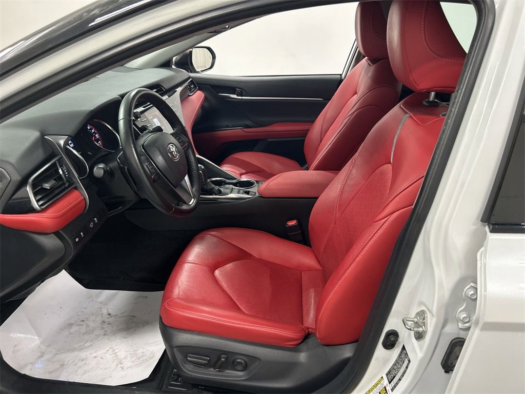 Used 2019 Toyota Camry XSE image 11