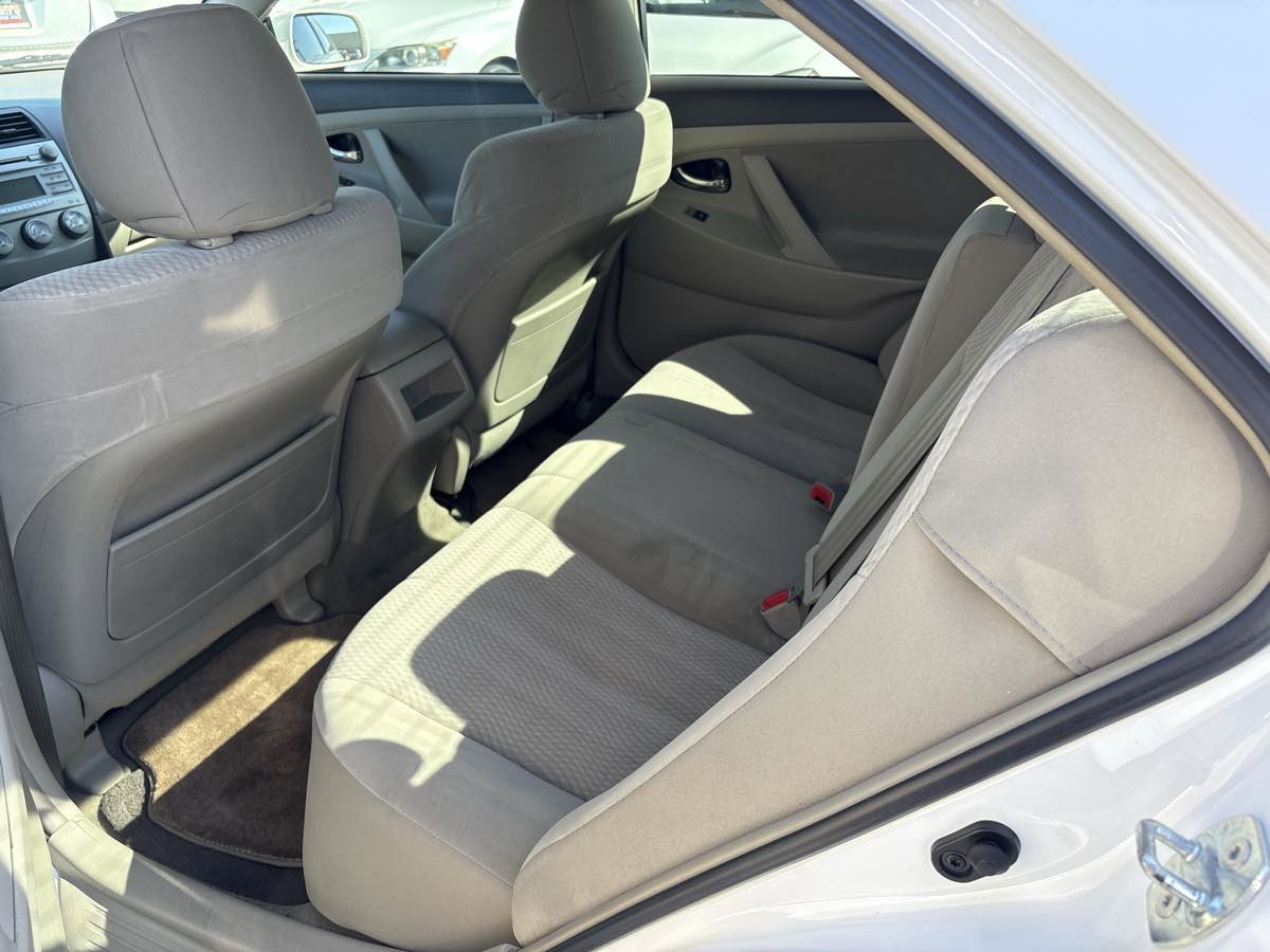 Used 2011 Toyota Camry LE image 15