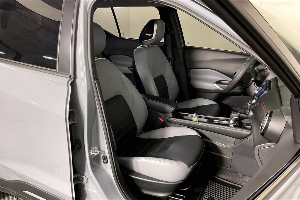 Used 2024 Nissan Kicks SR w/ SR Premium Package image 10