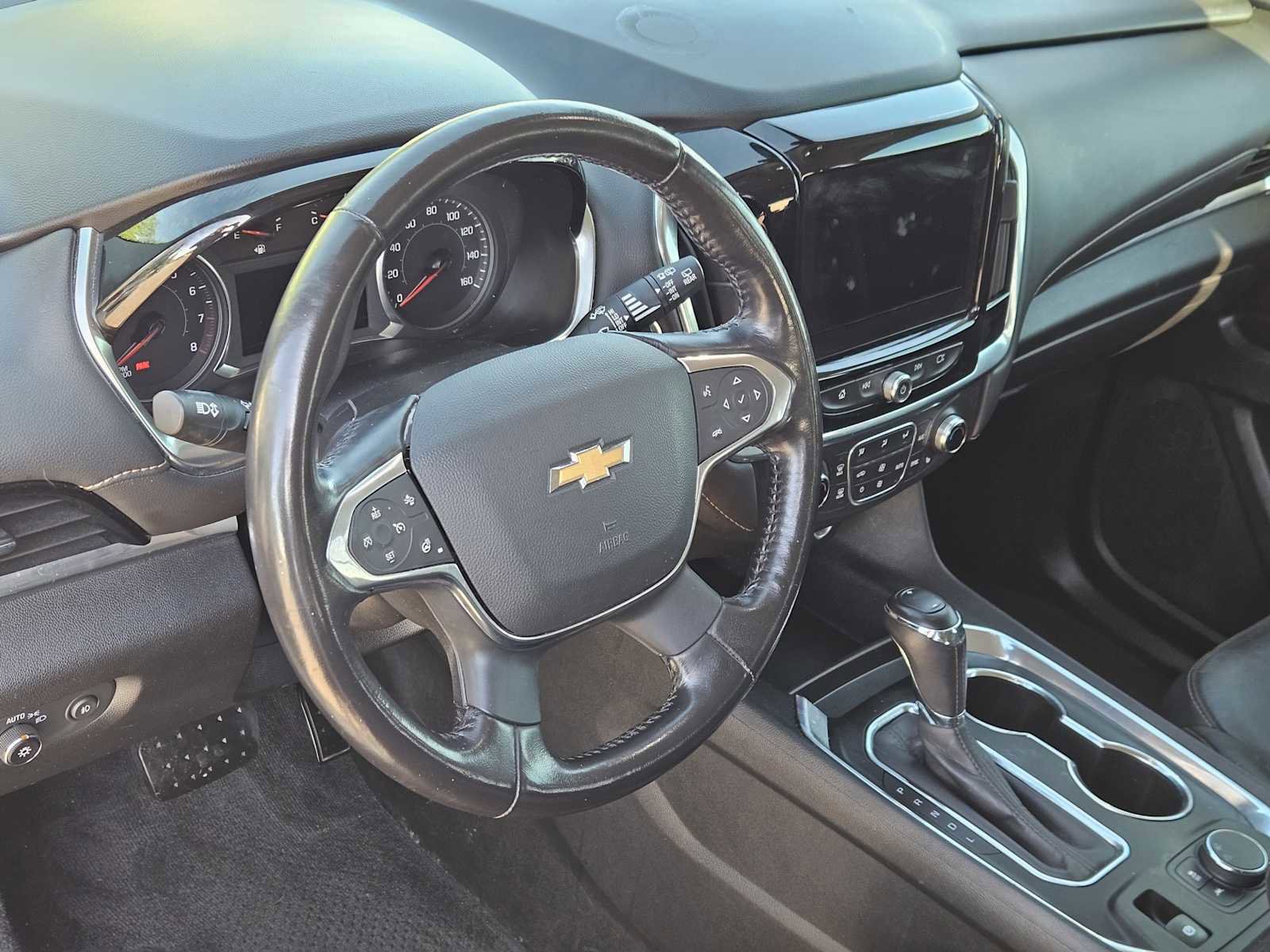 Used 2020 Chevrolet Traverse LT w/ Driver Confidence II Package image 2