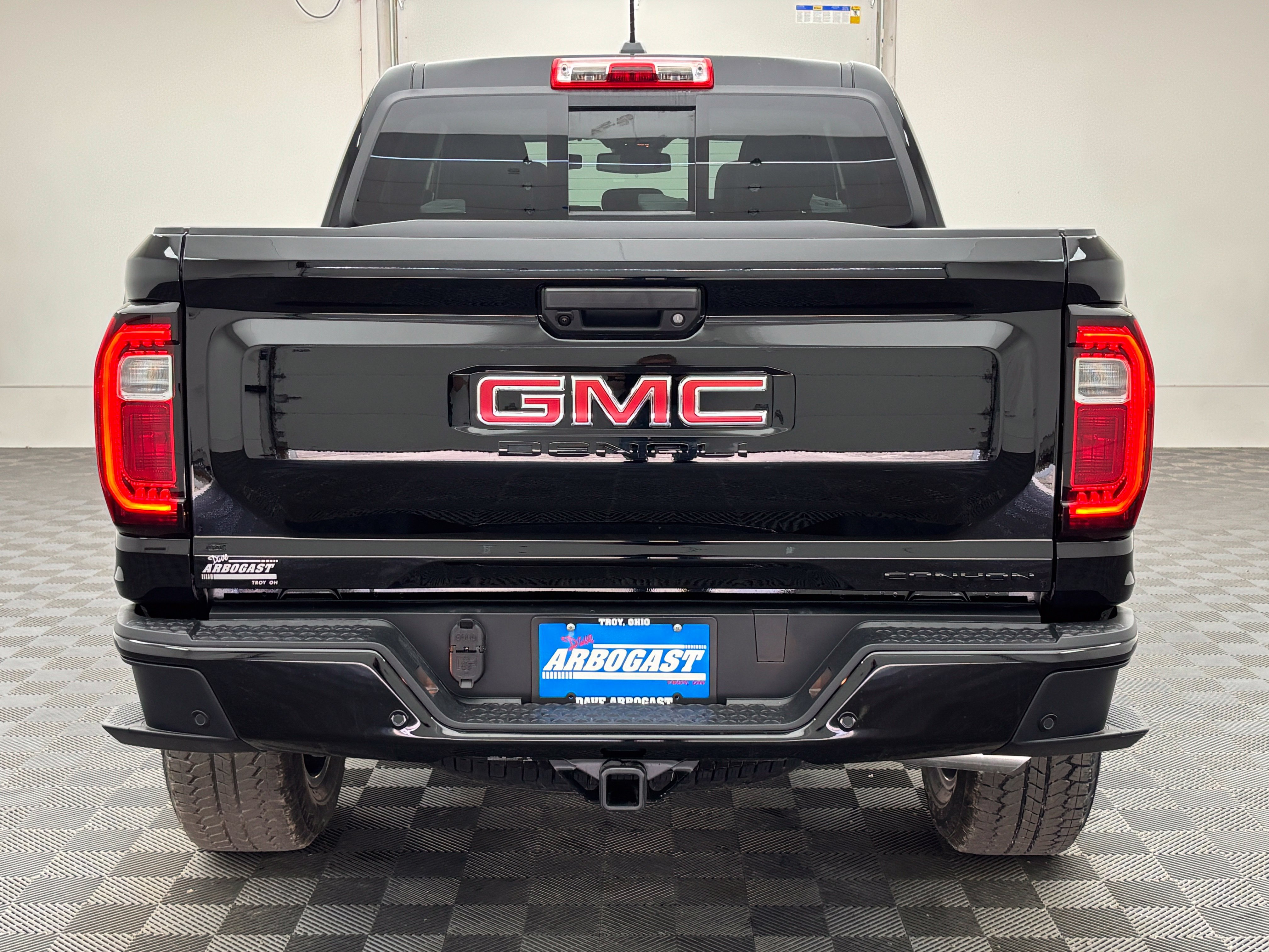 New 2026 GMC Canyon Denali w/ LPO, Black Badging Package AWD/4WD image 9