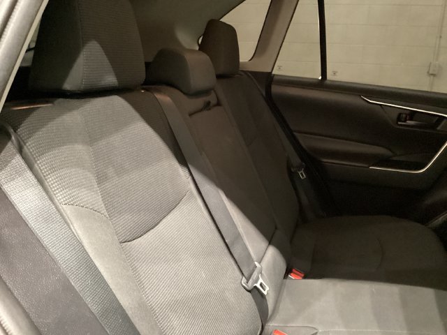 Used 2021 Toyota RAV4 LE FWD image 17