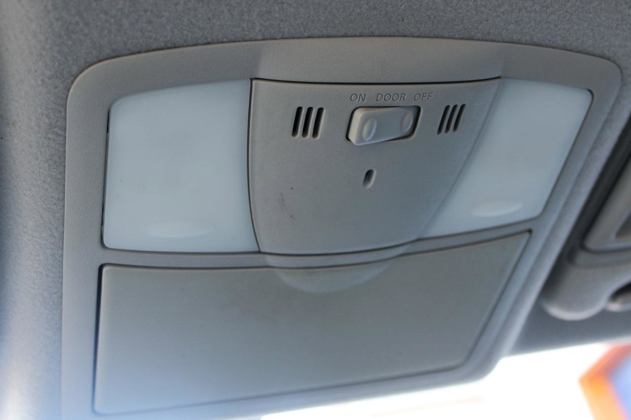 Used 2014 Nissan Quest S image 32